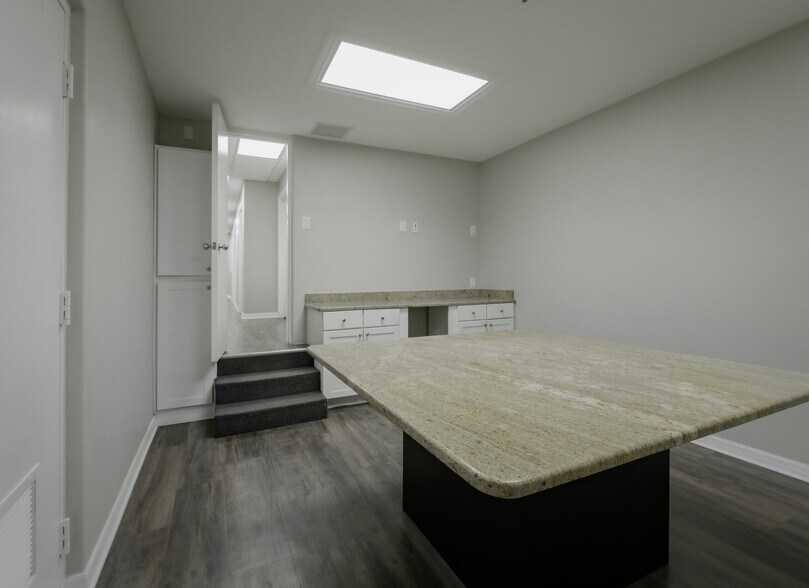 More Photos Of 4677 118th Ave N, Clearwater Manufacturing For Sale