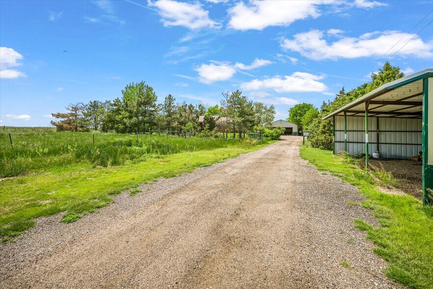 More Photos Of 1335 S Kio St, Watkins Veterinarian Kennel For Sale