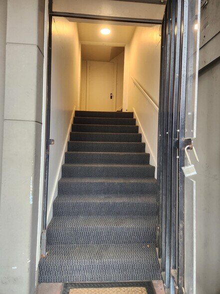 More Photos Of 116-128 Main St, Carlton Storefront Retail Office For Lease