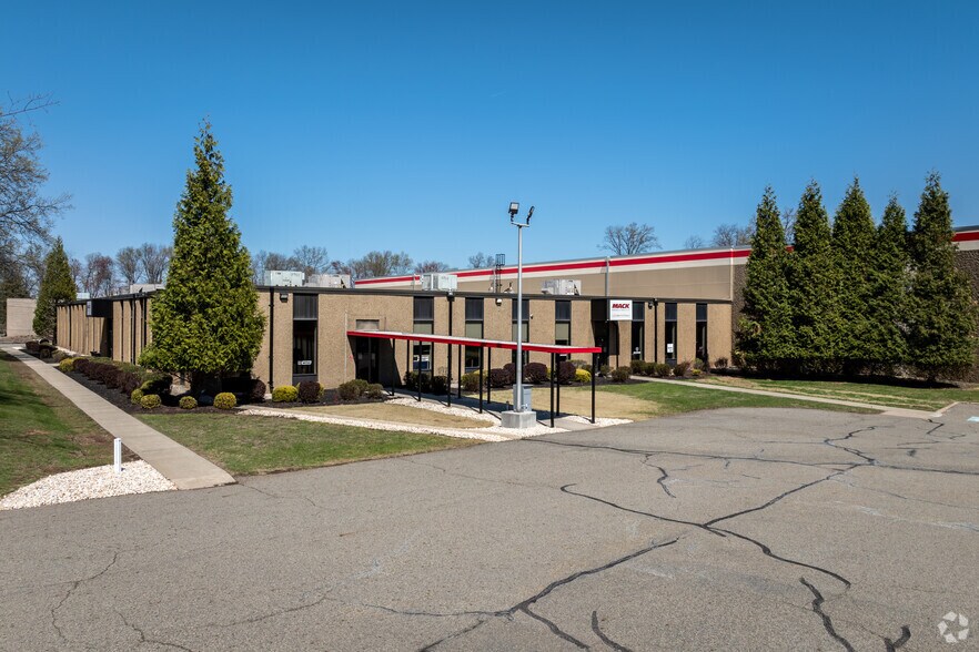 More Photos Of 245 Belmont Dr, Somerset Warehouse For Lease