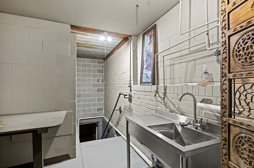 More Photos Of 1901 Gravois Ave, Saint Louis Freestanding For Lease