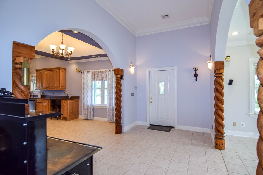 More Photos Of 1201 Old Hopewell Rd, Castalian Springs Showroom For Sale