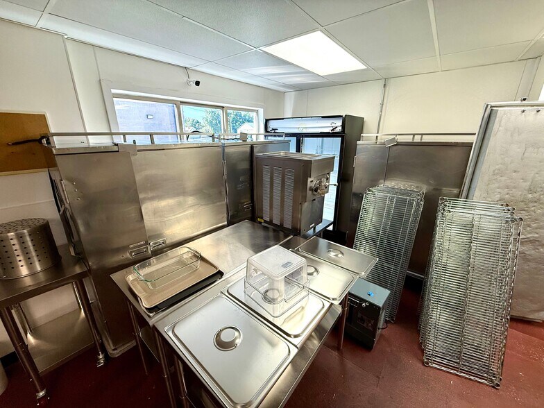 More Photos Of 105 S Water St, Nixa Restaurant For Sale