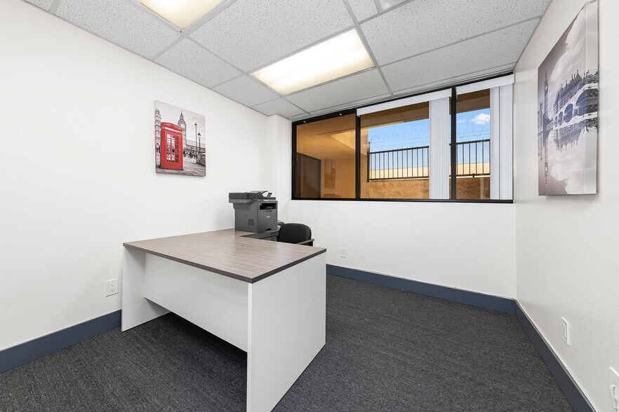 More Photos Of 301 Palmdale Blvd, Palmdale Office For Sale