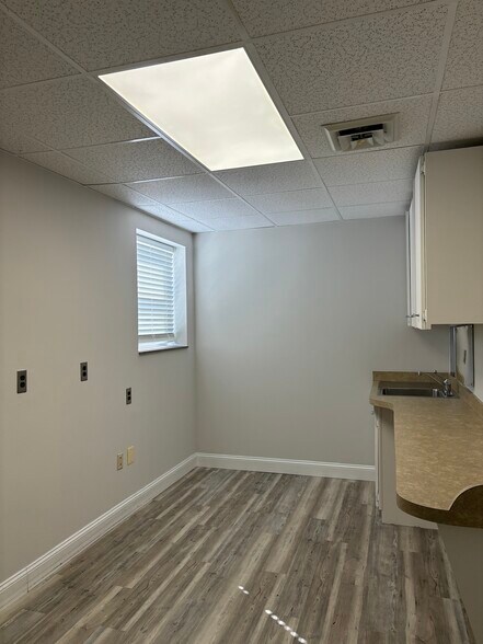 More Photos Of 9712 Belair Rd, Nottingham Medical For Lease