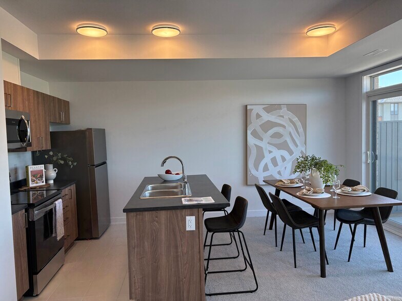 More Photos Of 33 Salamander Way, Ottawa Apartments For Sale