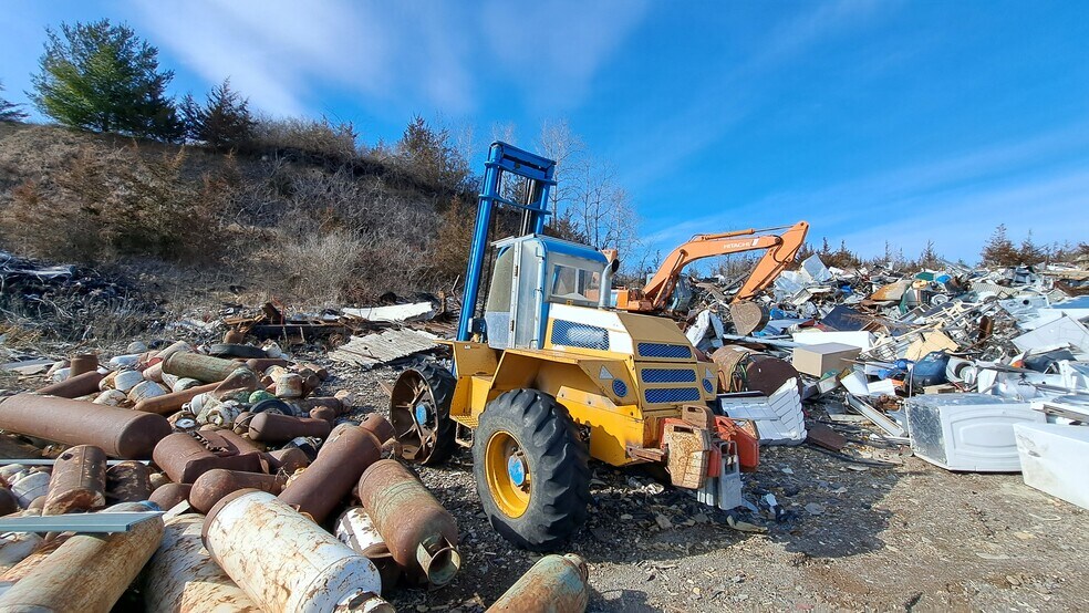 More Photos Of 31 Nelson St, Campbellford Recycling Center For Sale