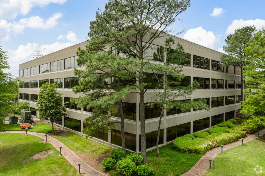 More Photos Of 2650 Thousand Oaks Blvd, Memphis Office For Lease