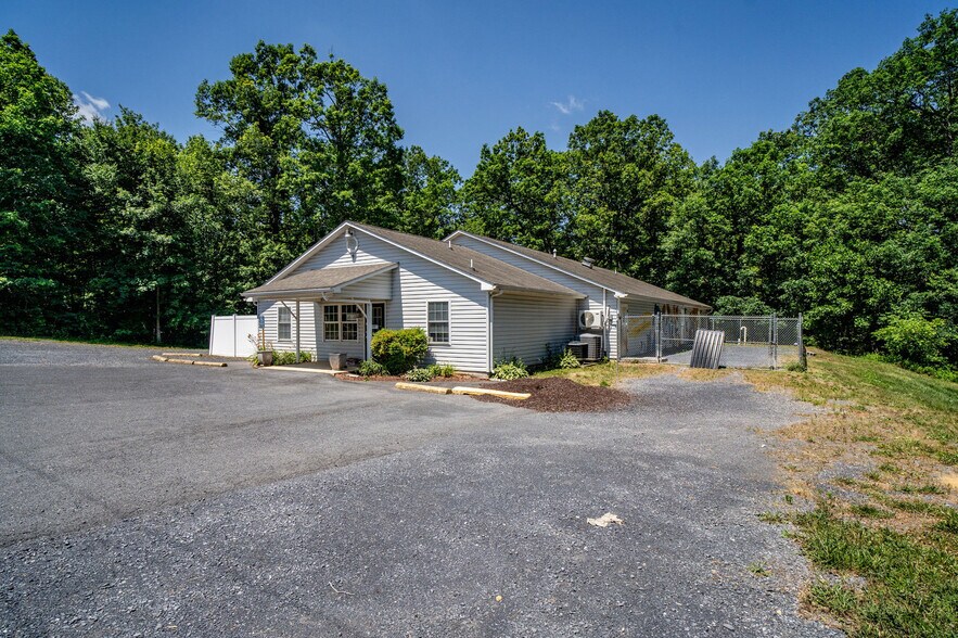 More Photos Of 1001 Mount Torrey Rd, Lyndhurst Office For Sale