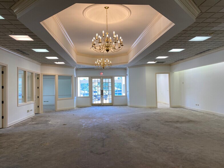 More Photos Of 620 E Main St, St Charles Medical For Lease