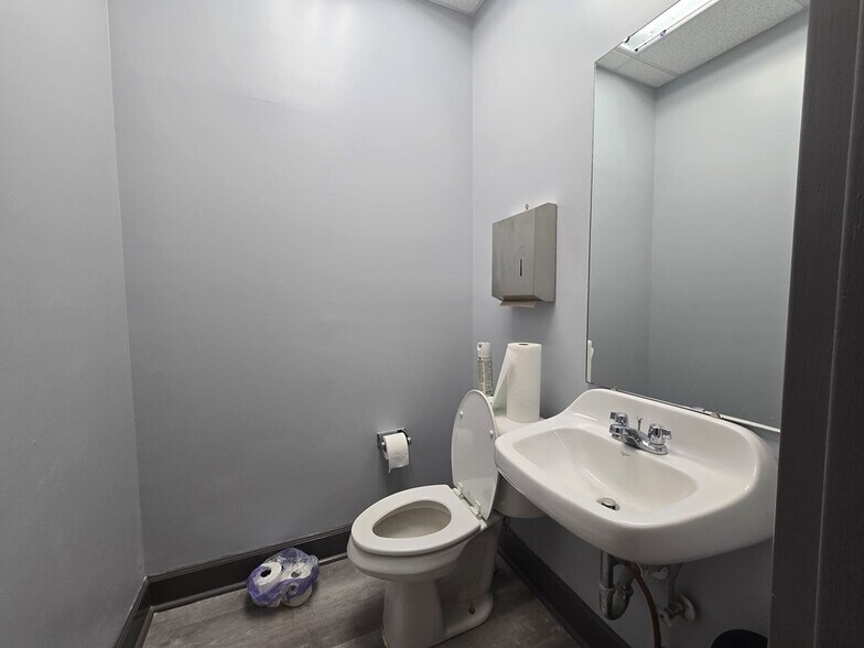 More Photos Of 114 Adris Pl, Dothan Office For Lease