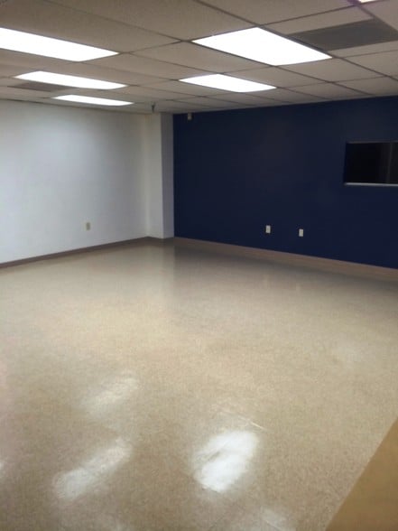 More Photos Of 4986 113th Ave N, Clearwater Manufacturing For Sale