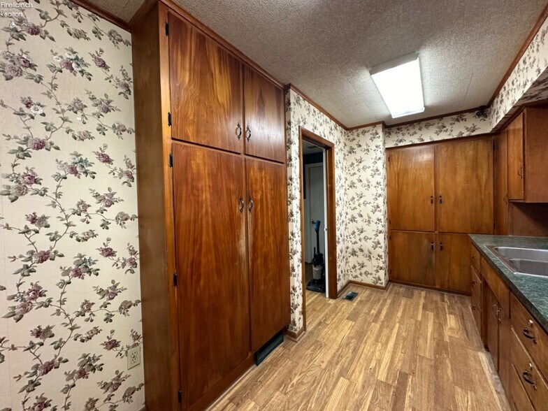More Photos Of 9 Herrick Aly, Monroeville Freestanding For Sale