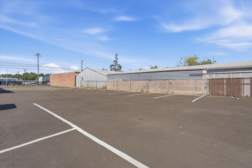 More Photos Of 4554 Auburn Blvd, Sacramento Auto Dealership For Sale