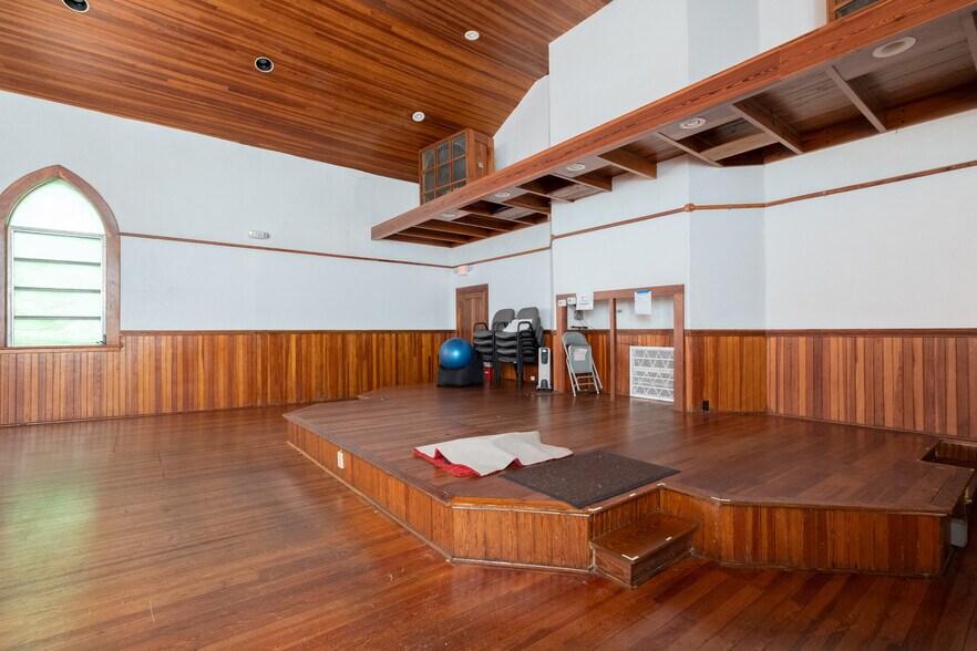 More Photos Of 619 NE 1st St, Gainesville Religious Facility For Sale