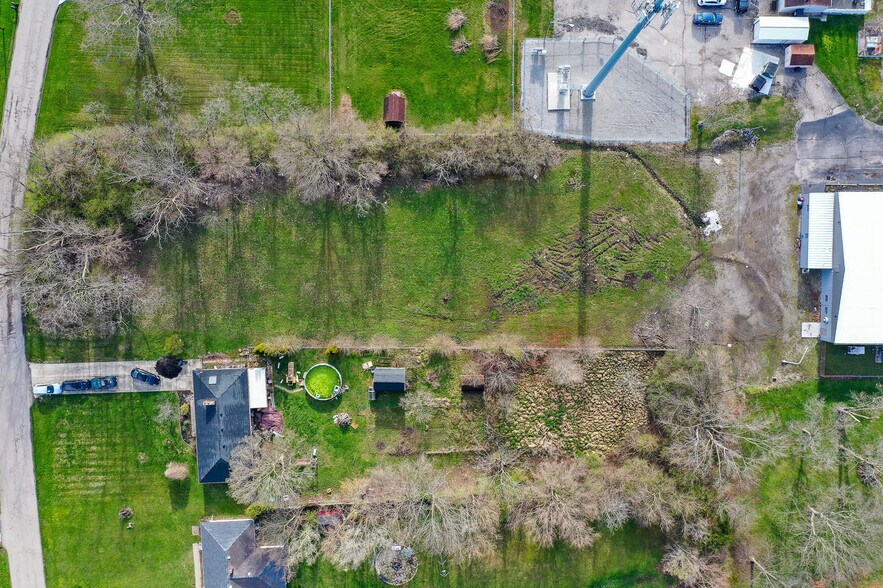 More Photos Of 6962 Coles Rd, Middletown General Retail For Sale