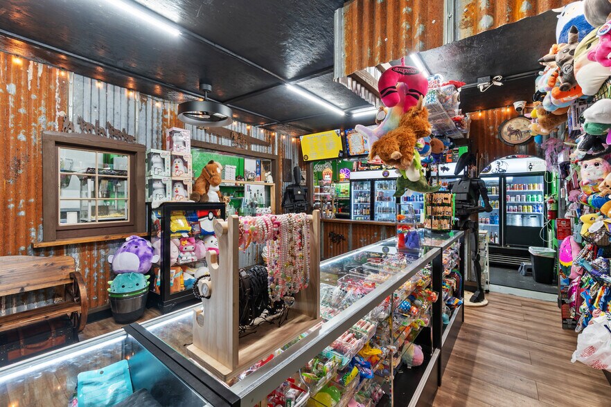 More Photos Of 208 N Molalla Ave, Molalla General Retail For Sale