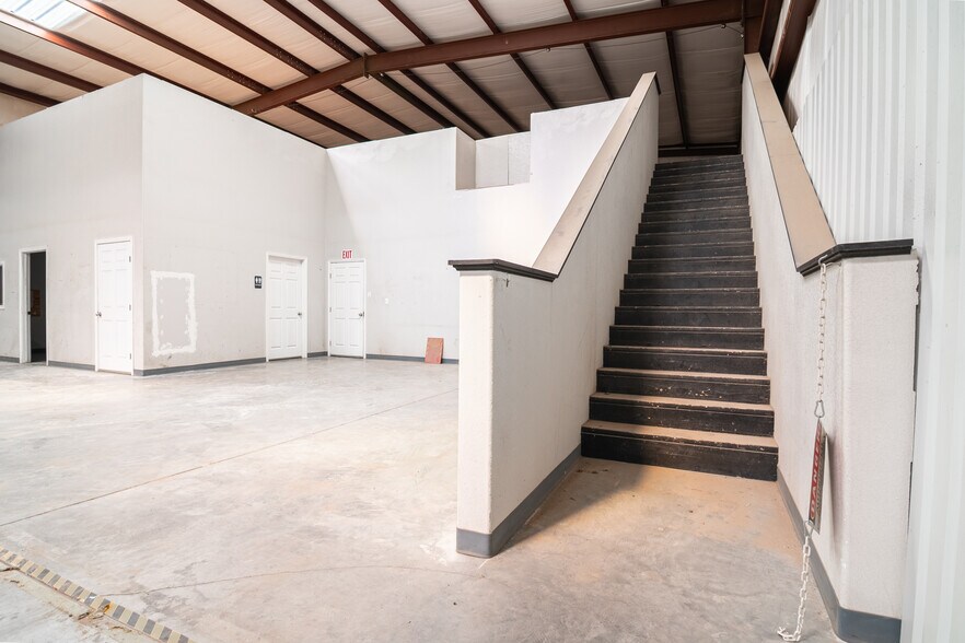 More Photos Of 10691 W Murphy St, Odessa Industrial For Lease