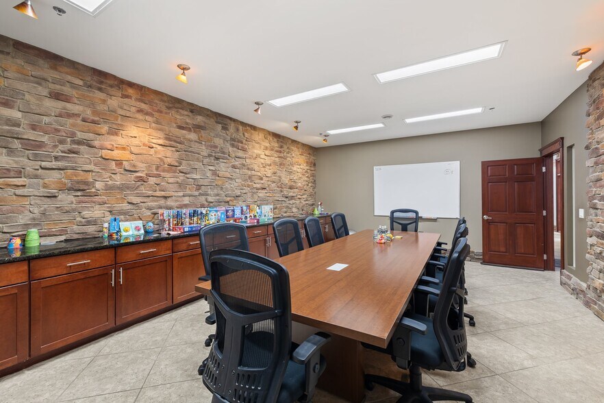 More Photos Of 1 Hedstrom Dr, Ashland Warehouse For Lease