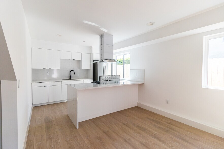 More Photos Of 4505 18th, Los Angeles Apartments For Sale
