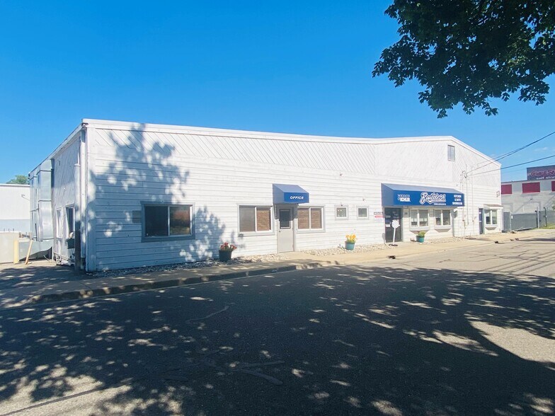Primary Photo Of 700 S Hosmer St, Lansing Warehouse For Sale