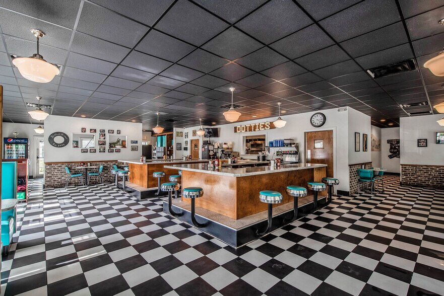 More Photos Of 787 Main St S, Woodbury Storefront Retail Office For Sale