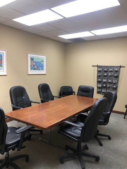 More Photos Of 14047 W Petronella Dr, Libertyville Office For Sale