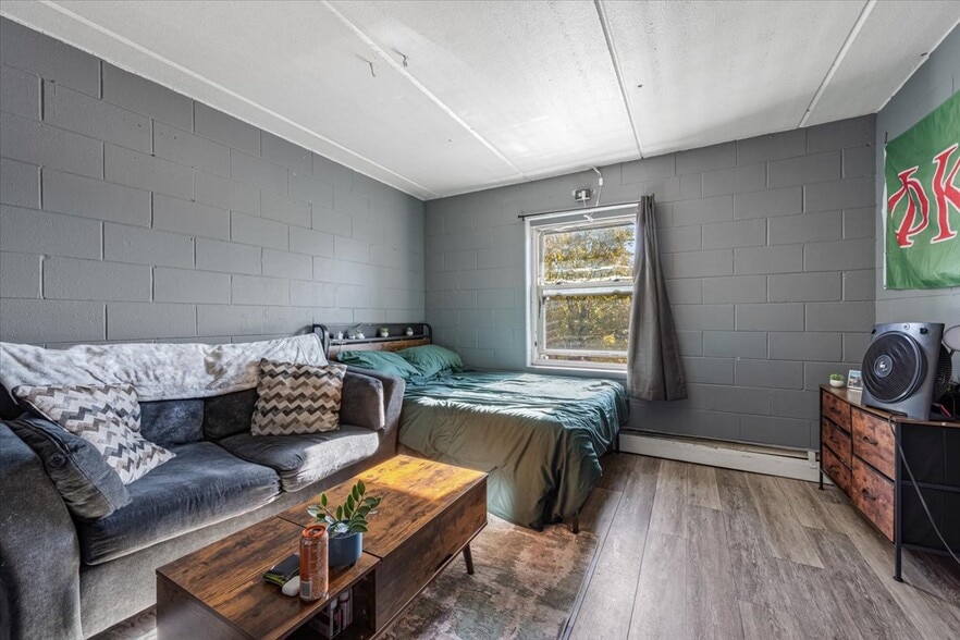 More Photos Of 1020 W Hillcrest Dr, Dekalb Sorority Fraternity House For Sale