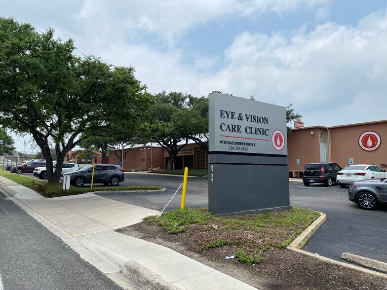 More Photos Of 9725 Datapoint Dr, San Antonio Office For Lease