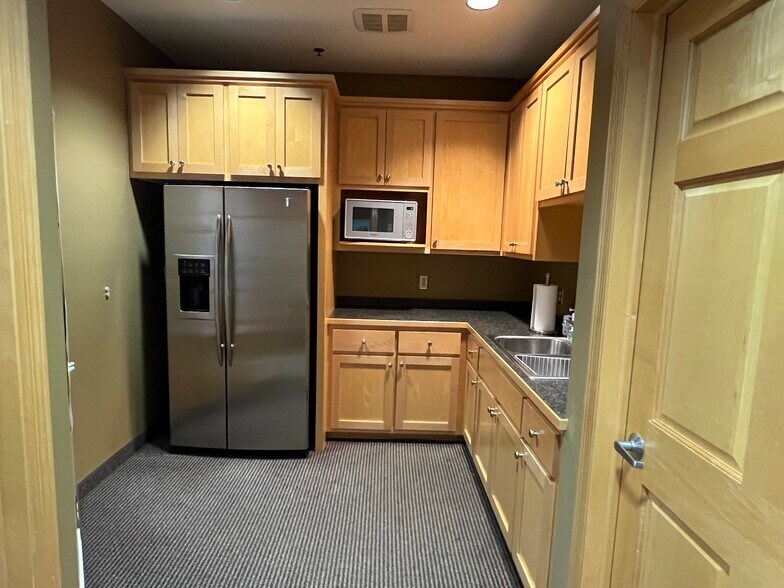 More Photos Of 3360 N Annapolis Ave, Plymouth Office For Sale