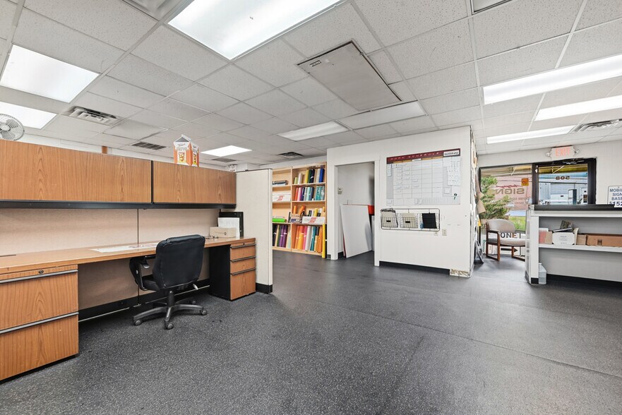 More Photos Of 508 Rodi Rd, Pittsburgh Flex For Sale