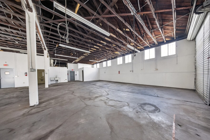 More Photos Of 1433-1437 W El Segundo Blvd, Compton Warehouse For Lease