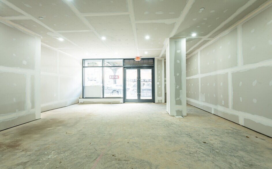 More Photos Of 3043 31st St, Long Island City Service For Lease