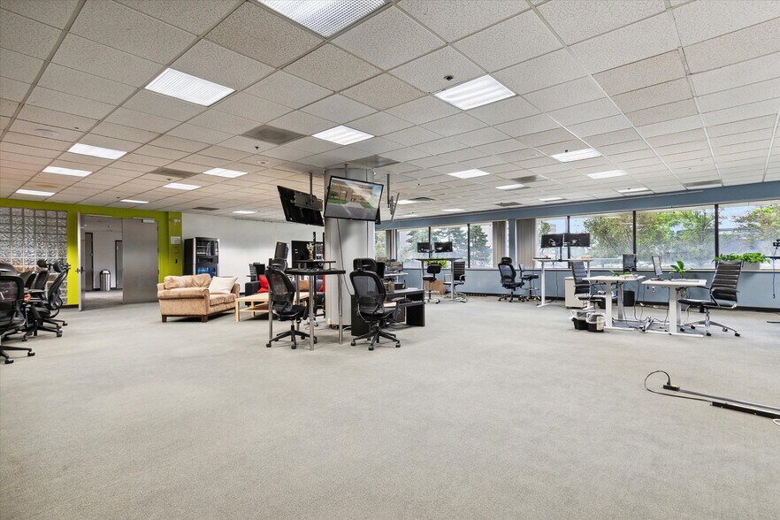 More Photos Of 950 Stephenson Hwy, Troy Loft Creative Space For Lease