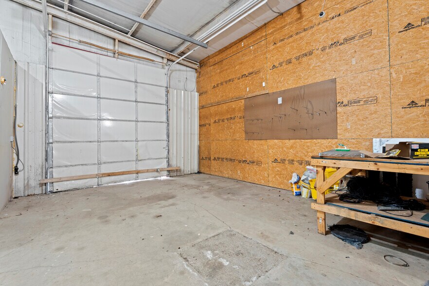 More Photos Of 57530 E Highway 59, Fairland Manufacturing For Sale