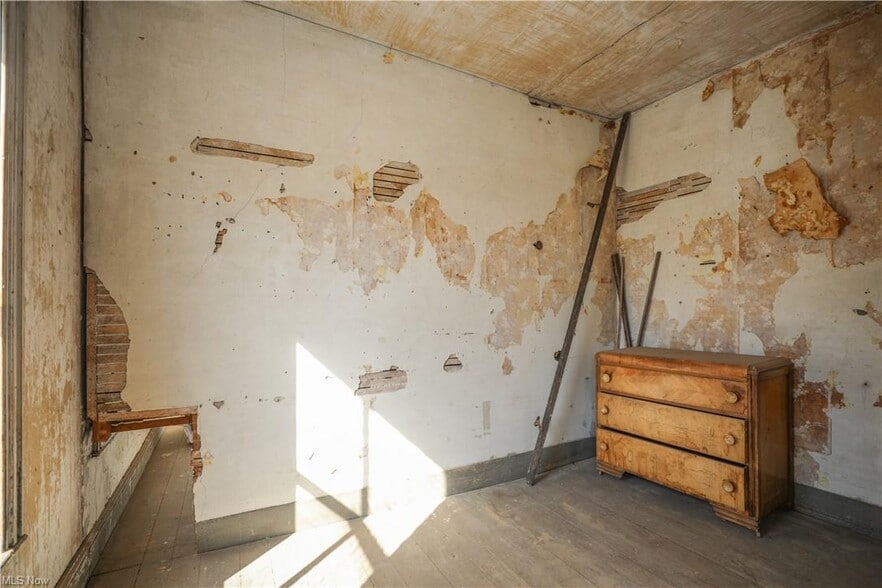 More Photos Of 9401 Tallmadge Rd, Diamond Hotel For Sale