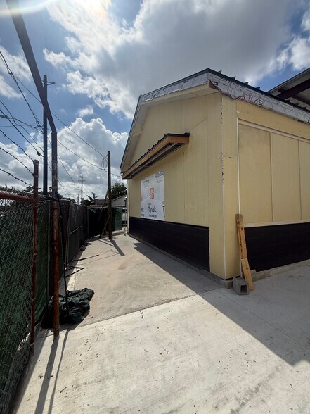 More Photos Of 1103 W Cavalcade St, Houston Industrial For Lease