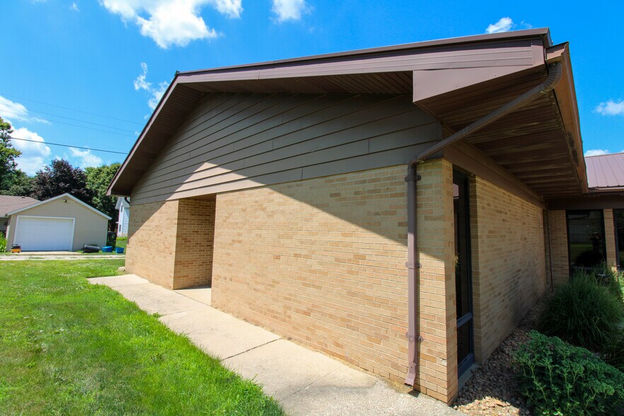 More Photos Of 100 E 3rd St, Galva Office For Sale