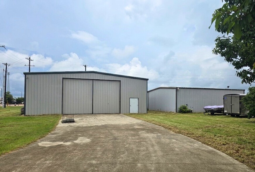 Primary Photo Of 126 Grist Mill Rd, Kyle Warehouse For Sale