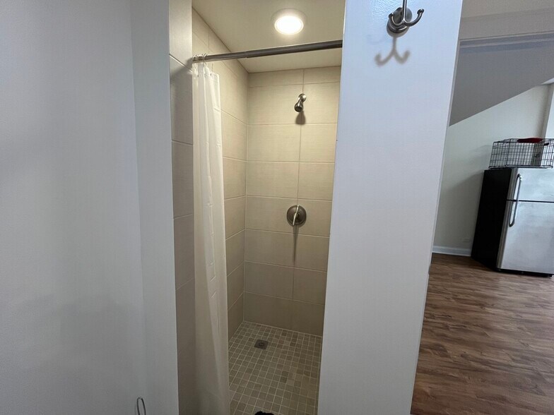More Photos Of 1447-1455 W Irving Park Rd, Chicago Apartments For Lease