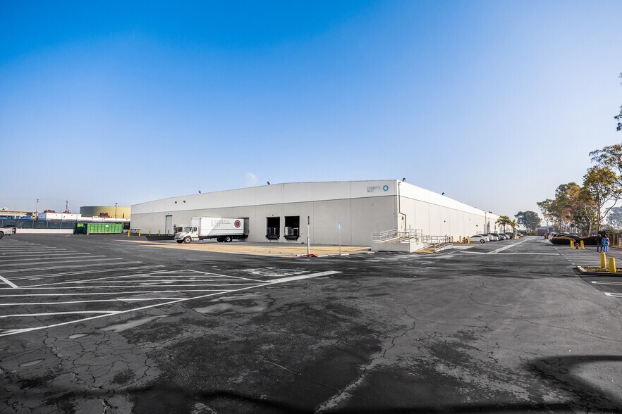 More Photos Of 525 Maple Ave, Torrance Distribution For Lease