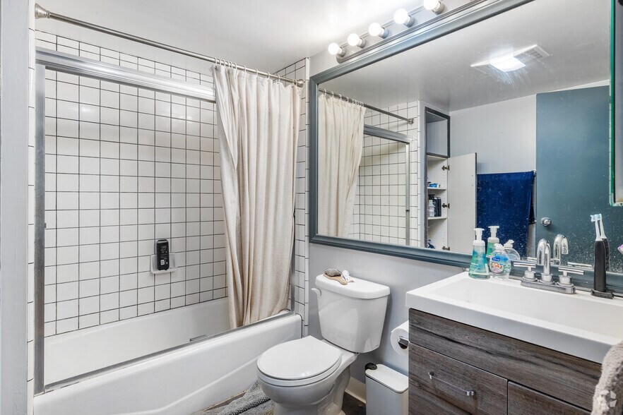 More Photos Of 22 28th Ave, Venice Apartments For Sale