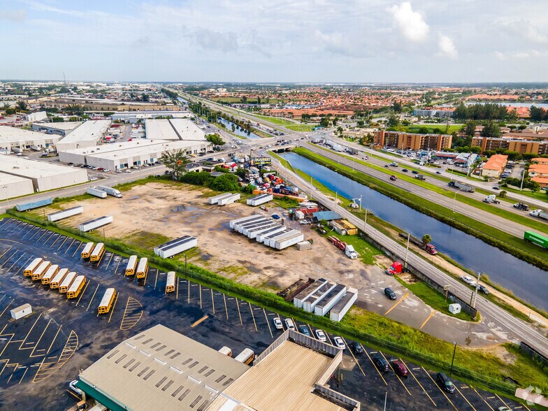 More Photos Of 9950 NW South River Dr, Medley Land For Lease