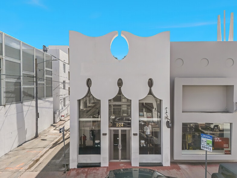 More Photos Of 743-755 Washington Ave, Miami Beach Bar For Lease