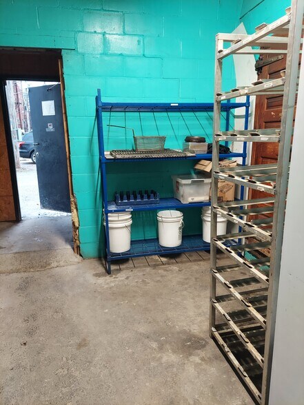 More Photos Of 101 Caldwell St, Paris Restaurant For Lease