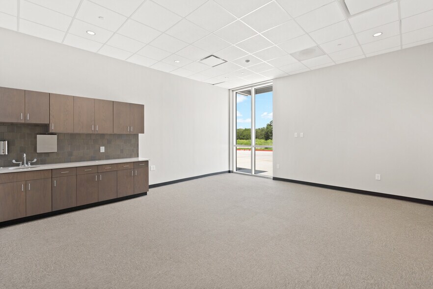 More Photos Of 1720 Eberhart Rd, Temple Warehouse For Lease