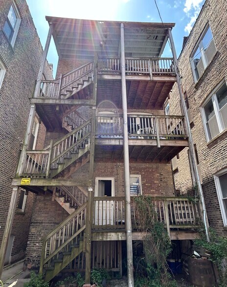 More Photos Of 2620 W Evergreen Ave, Chicago Apartments For Sale