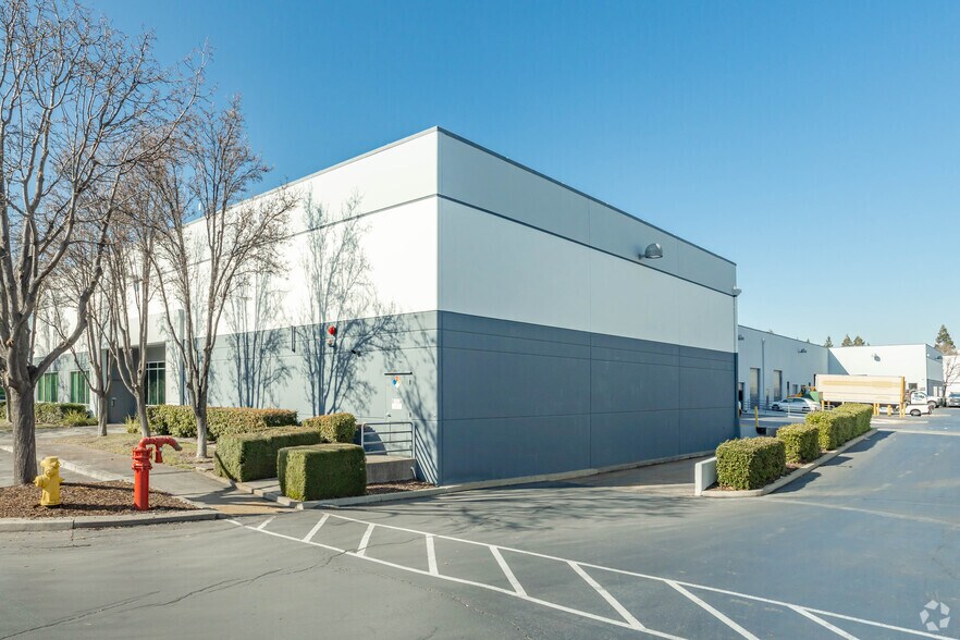More Photos Of 1014 N Market Blvd, Sacramento Unknown For Lease