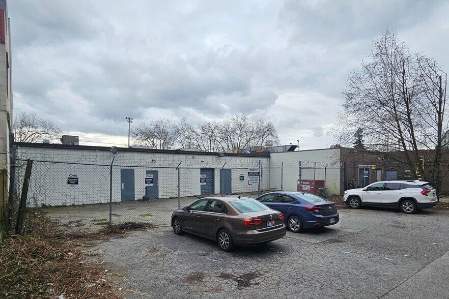 More Photos Of 7637 Edmonds St, Burnaby Storefront Retail Office For Lease