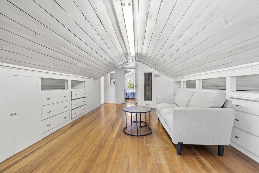 More Photos Of 2701 Benbrook Blvd, Fort Worth Flex For Sale